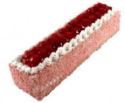 Hızlı Teslimatlı 4-6 Kişilik Çilekli Baton Pasta